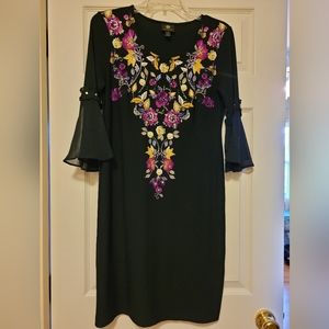 Dress with flowers sheer sleeves